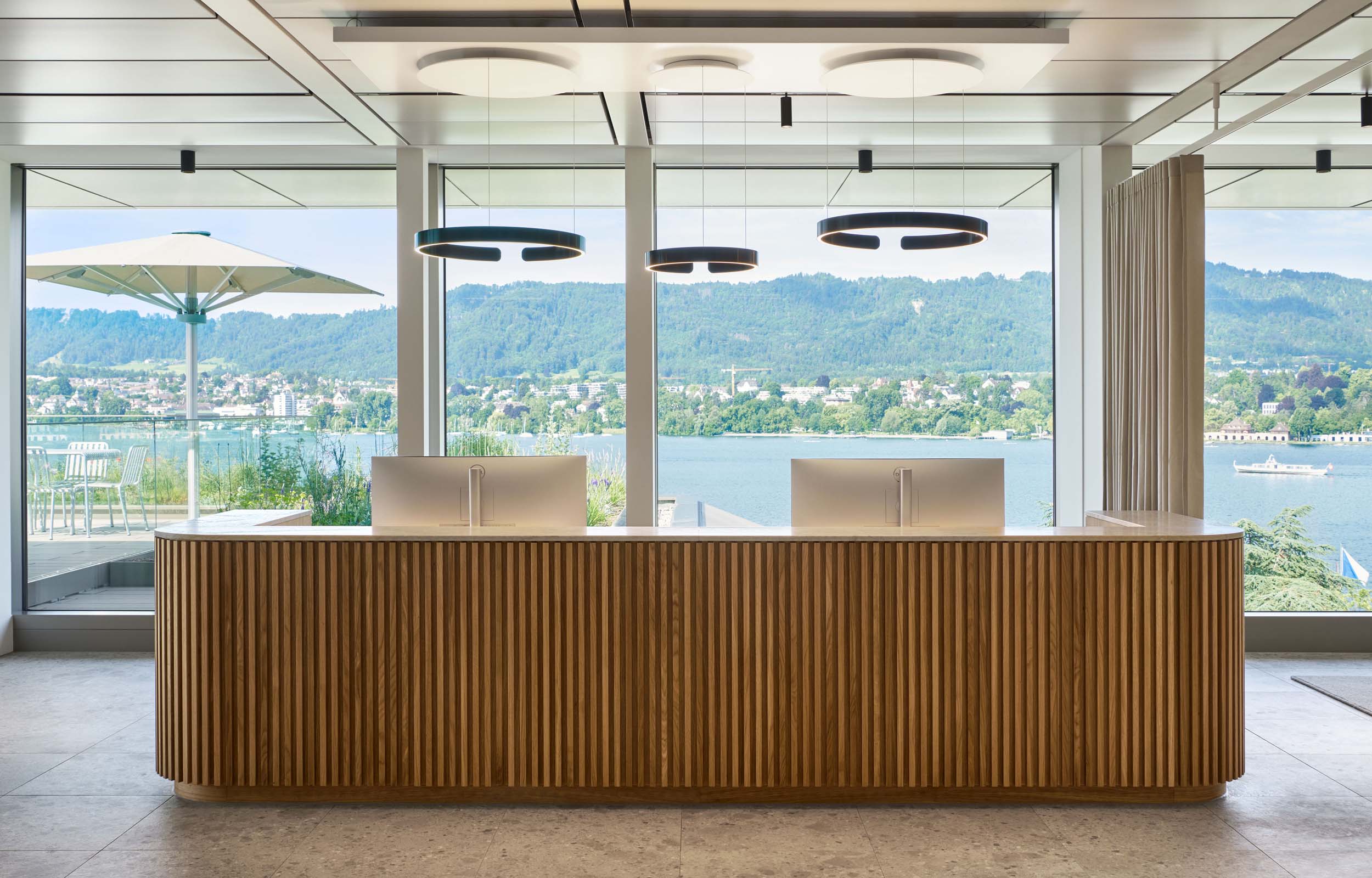 Banking & Finance. Workspaces. Offices. Reception Desk. Family Office - MACH Architektur.