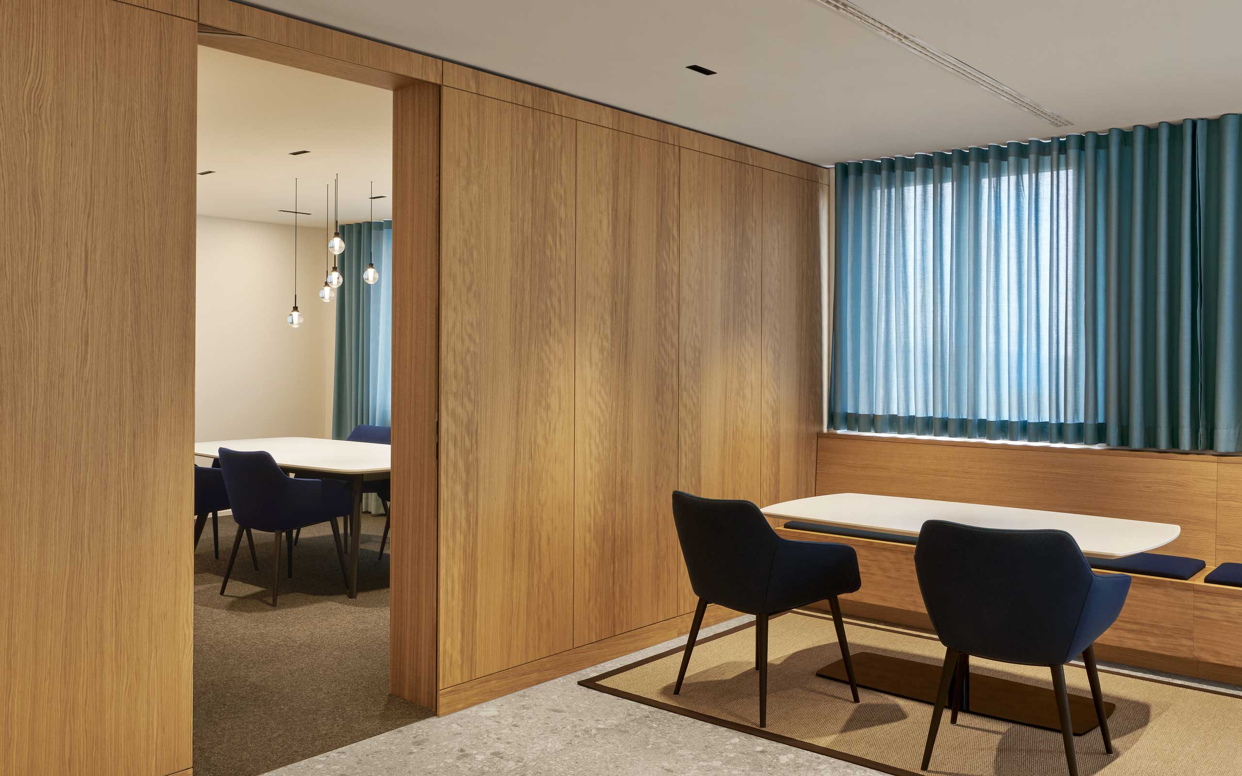 Banking & Finance. Consulting Rooms. Raiffeisen Bank - MACH Architektur.