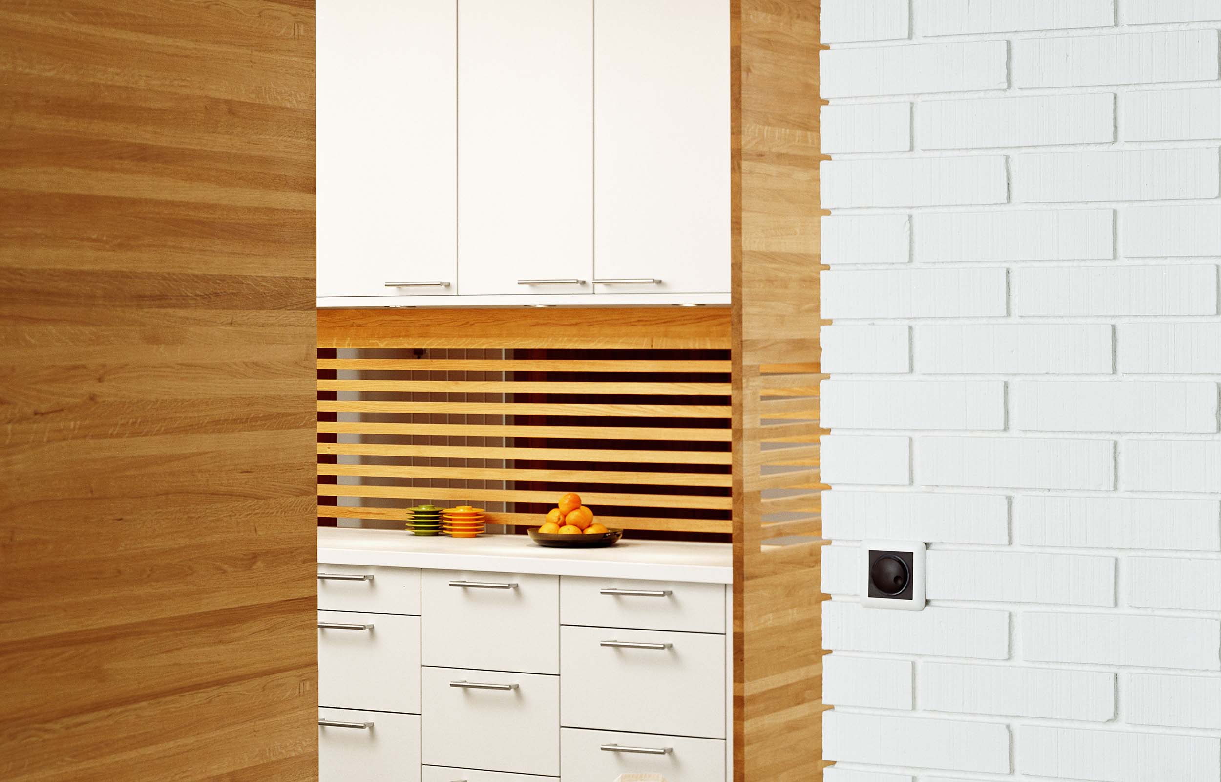 Wohnung. Innenausbau Schreinerküche Eiche. Private Kunden - MACH Architektur.